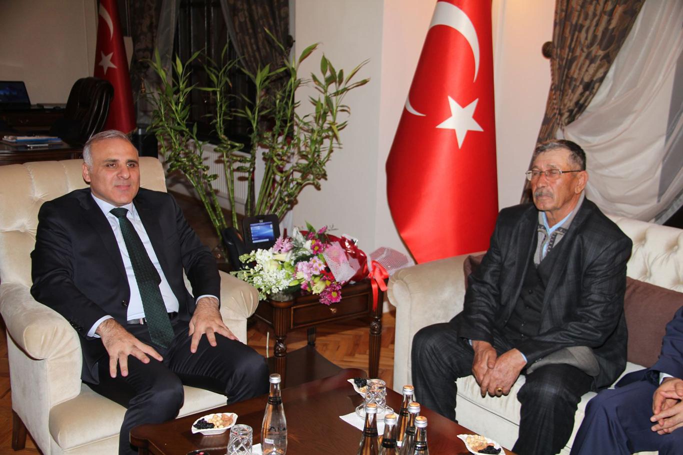 Ömer Halisdemir’in babası Vali Zorluoğlu’nu ziyaret etti Ömer Halisdemir’in babası Vali Zorluoğlu’nu ziyaret etti